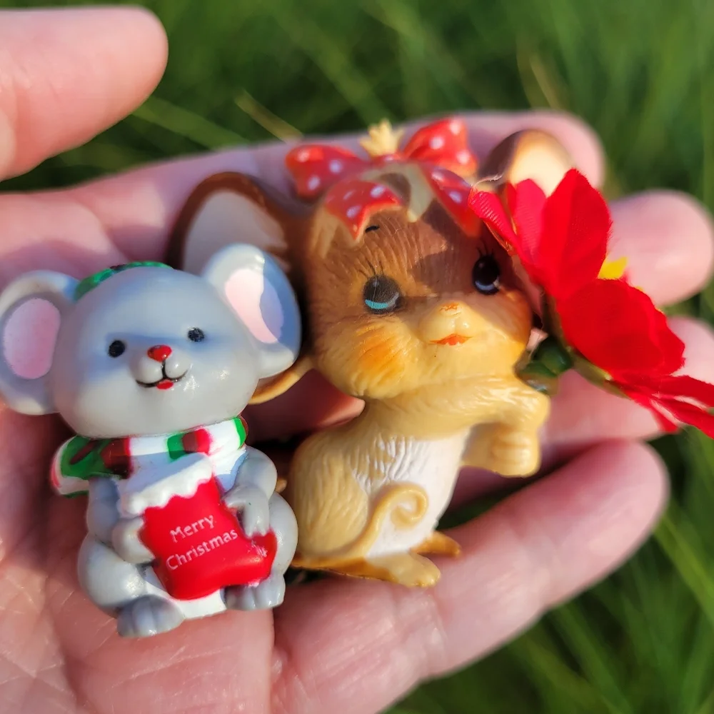 Cute Vintage Christmas Mice ~ Kitschy! ~ Russ Berrie ~ Tiny But Charming!